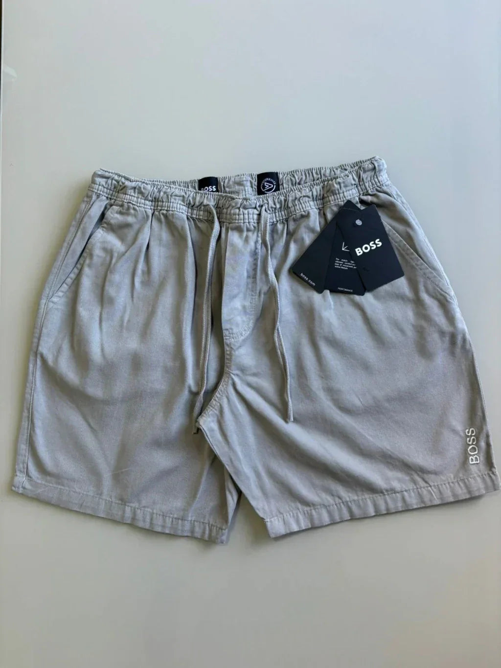 |PAGUE 4 LEVE 6| Shorts Mauricinho Hugo Boss